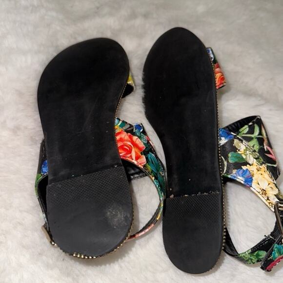 FOREVER 21 Floral Sandals - Picture 5 of 7